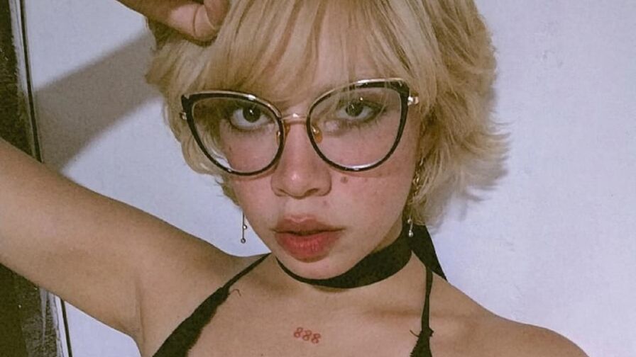AmelieMari Porn Vip Show