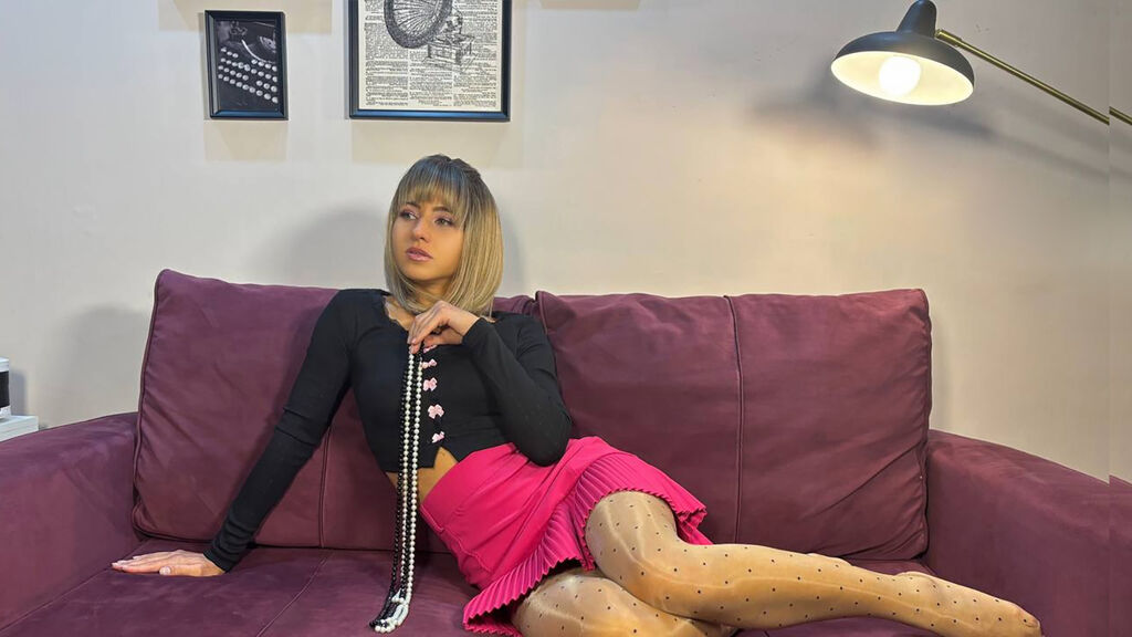 BiancaCartier online cam on GirlsOfJasmin