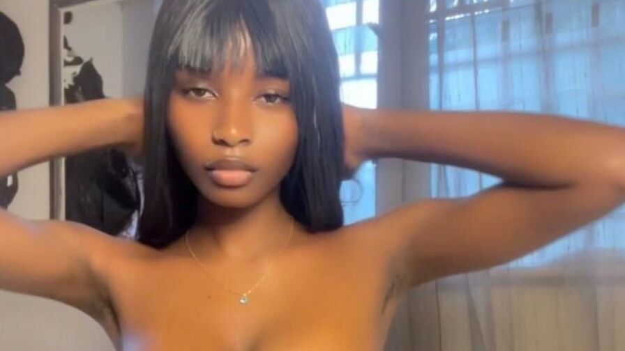 VIP Live Sex Chat with DerbyLaila
