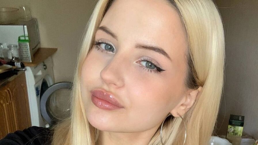 Discover AliceSilvia on YoniPorn.com