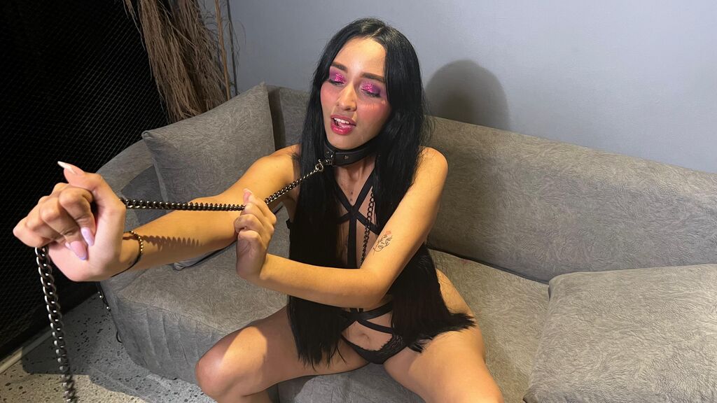 Watch fetish performer VictoriaMckeyn from LiveJasmin at GirlsOfJasmin