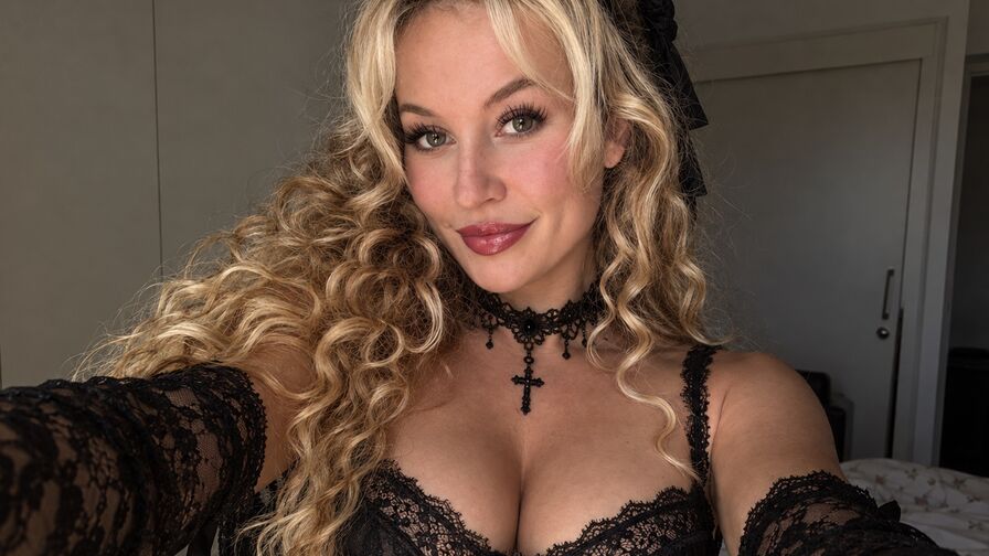 Watch MargaretheBerger live on Hotmaturetubes