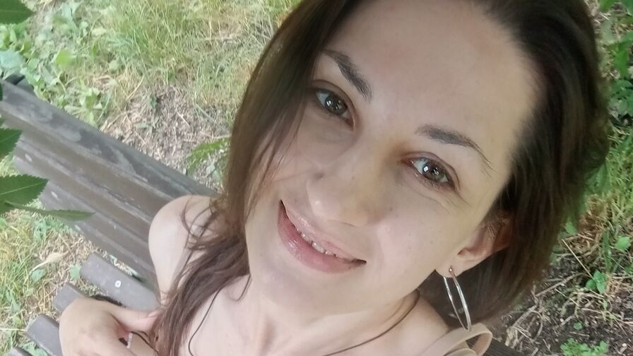 Watch NikaVale live on Widestreams
