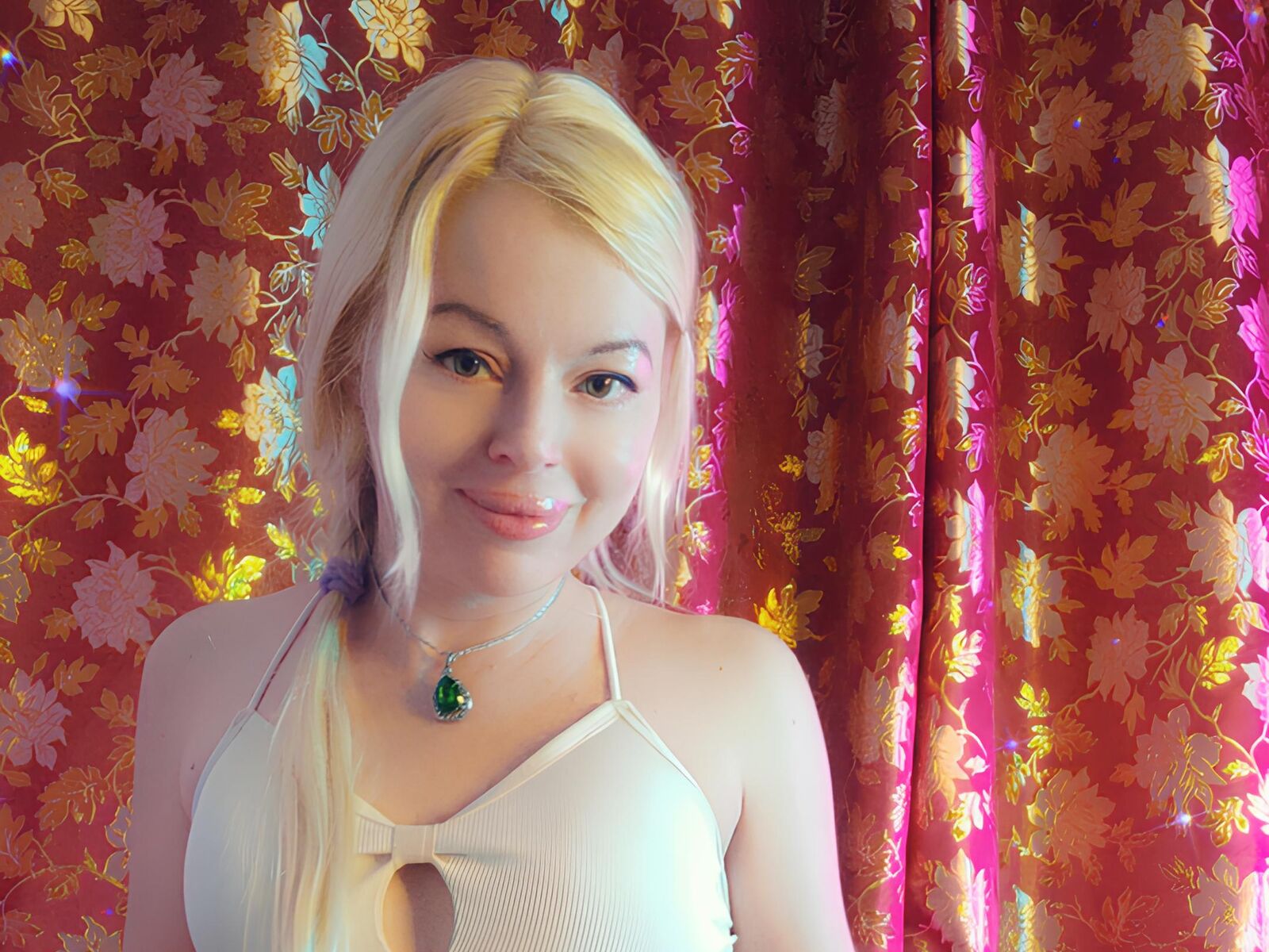 Live cam for JoyDiaz