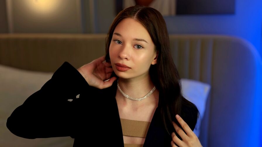 JulietMiills – Female | Glam Magazine