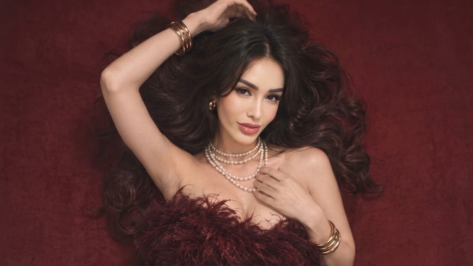 YasmineFruahwald glamour portrait