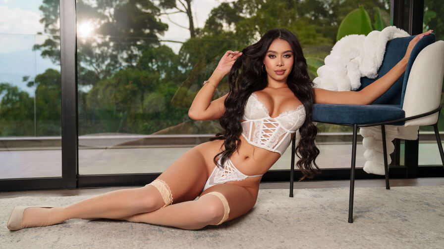 Watch PaolaFalcone live on Live Cam Index