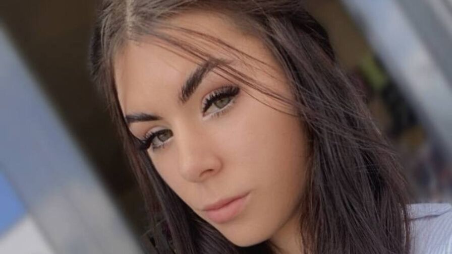 Watch MellieKastor live on Sex Girls Blend