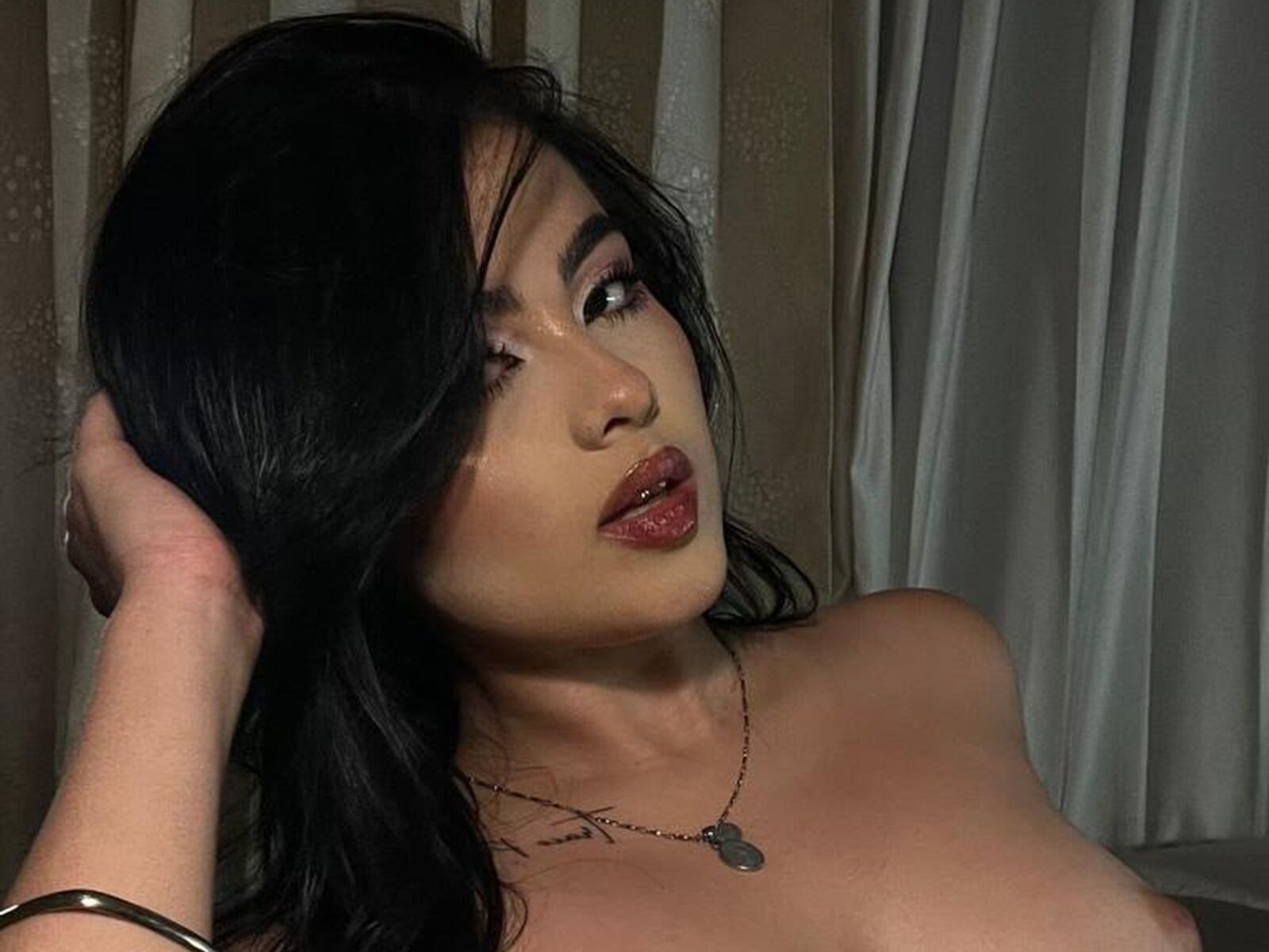 Live cam for BlairRoyce