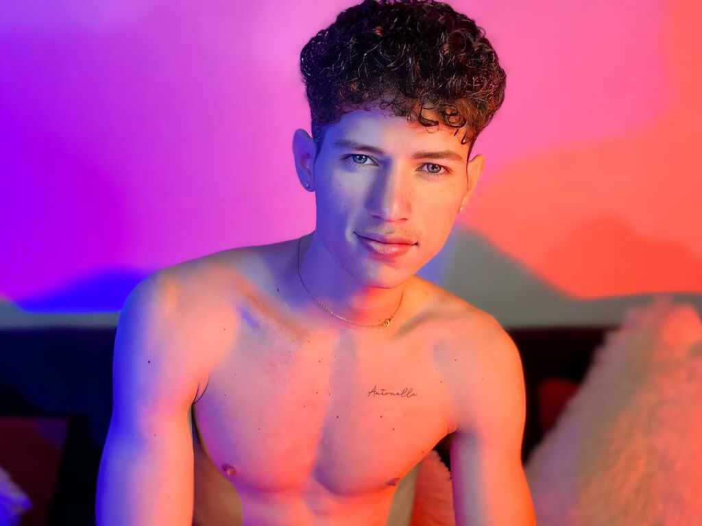 MattiaLeroux adult male cam thumbnail