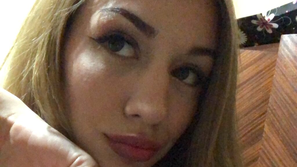 BellaTorresMia online on GirlsOfJasmin