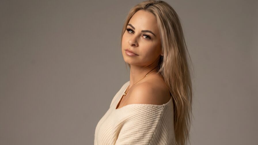 Live Sex Chat with EmmaRobertson