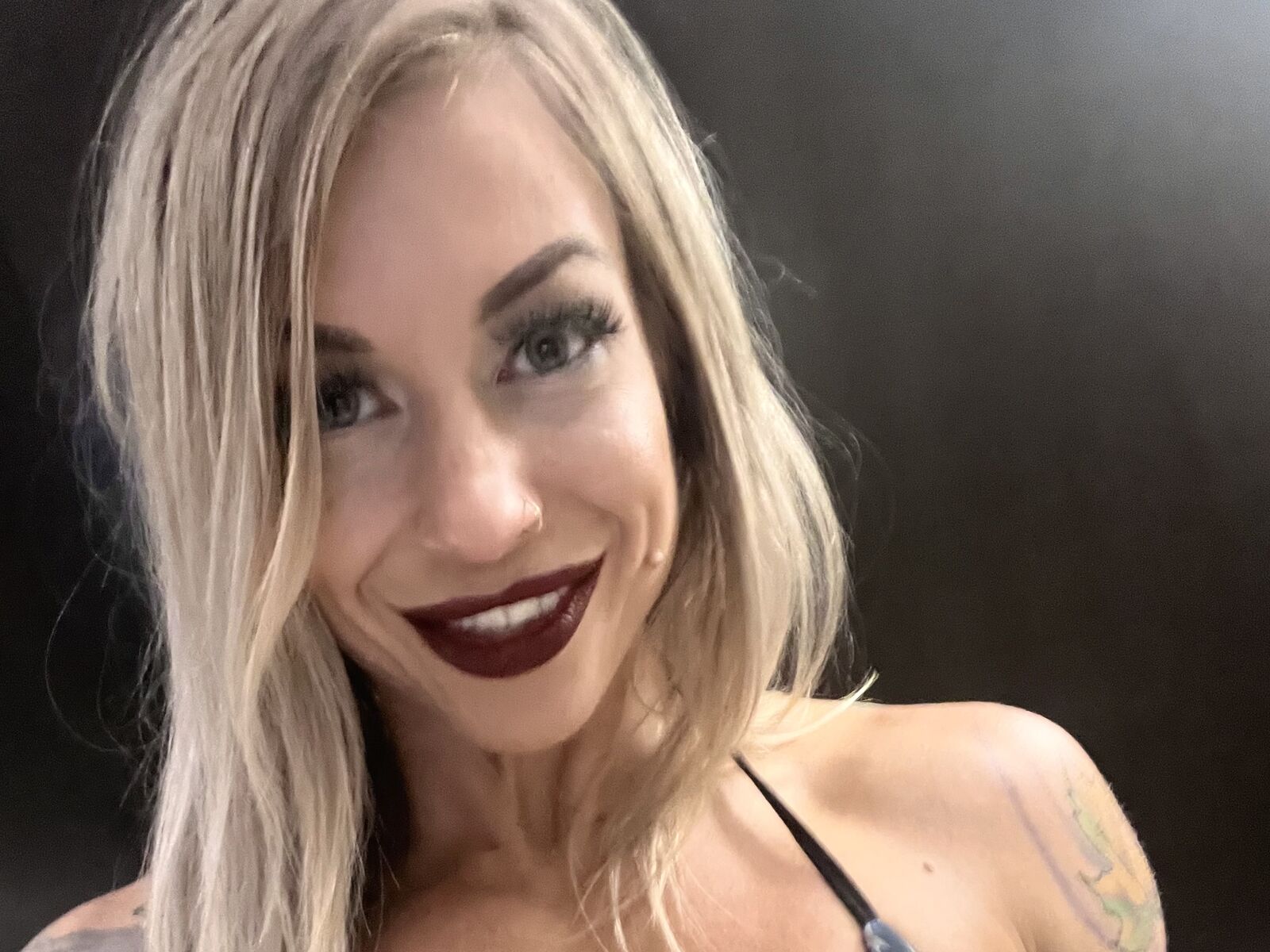 Live cam for AmericanBarbie