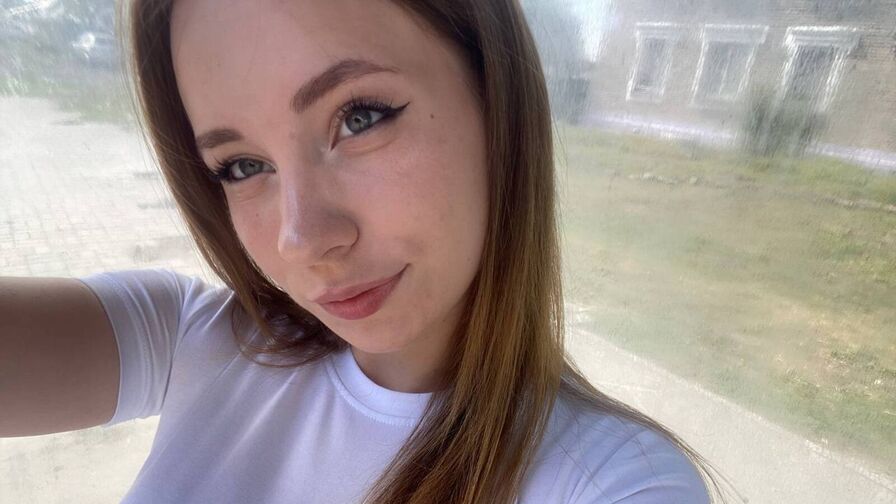 Watch ElowenStar live on shemalefreeporn.net