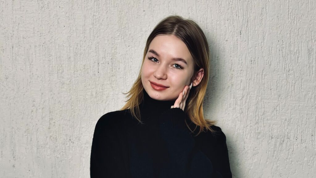 SunnivaCannon online on GirlsOfJasmin