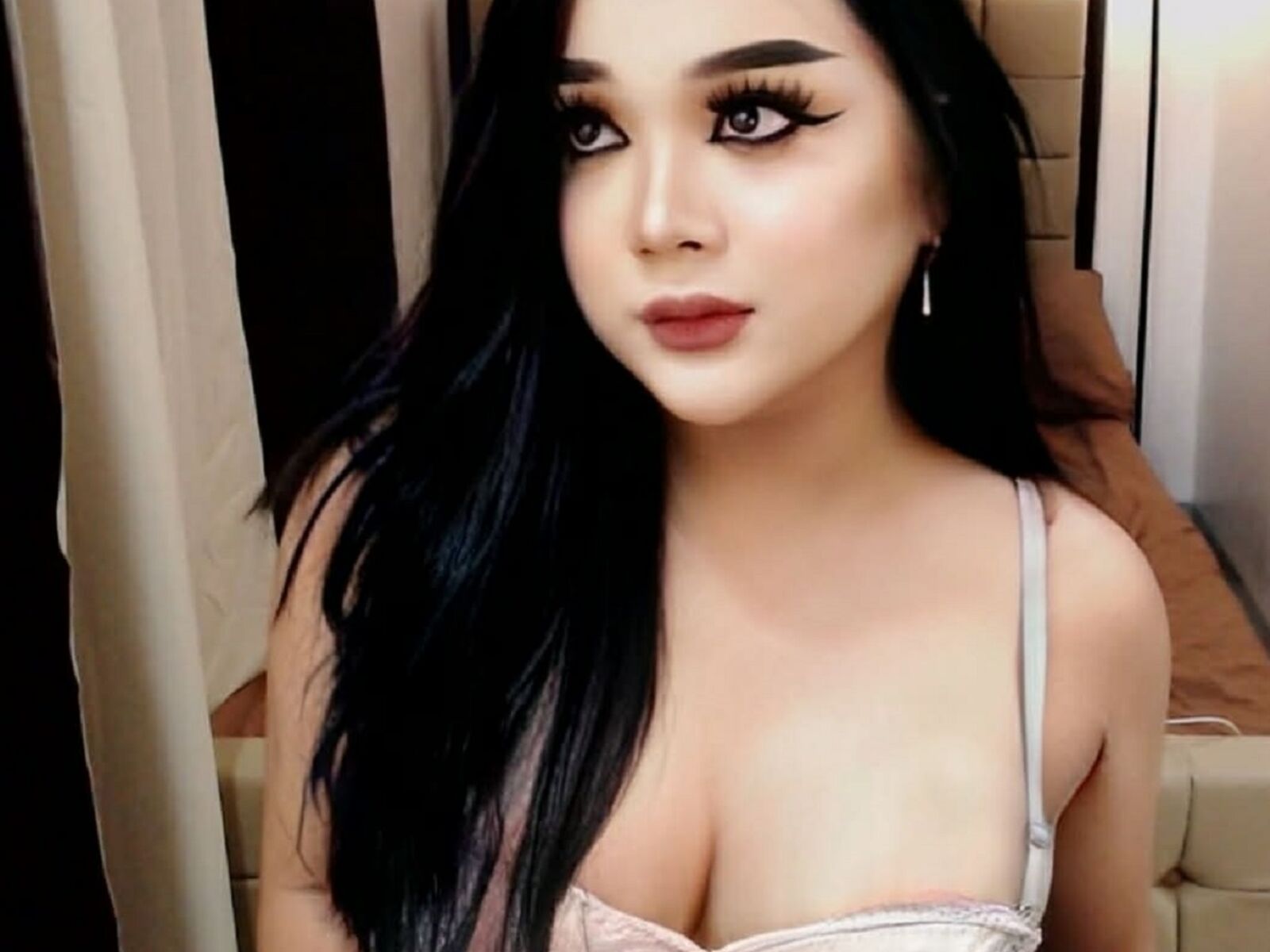 Live cam for BeatriceGaza