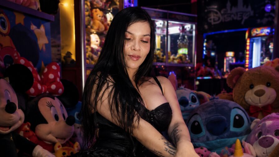 Watch TifaniHouston live on shemalefreeporn.net