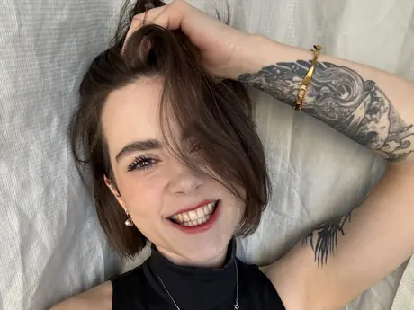 Chat with AriaBlair