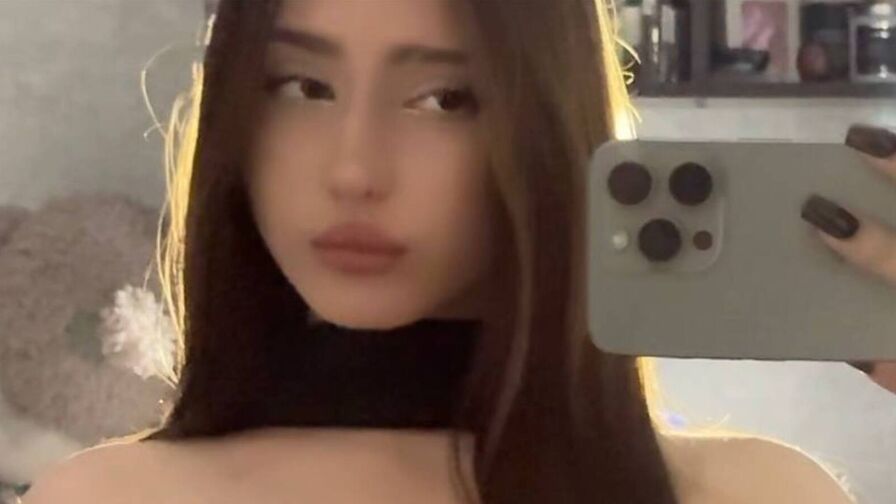 Watch BellaJersiquins live on shemalefreeporn.net