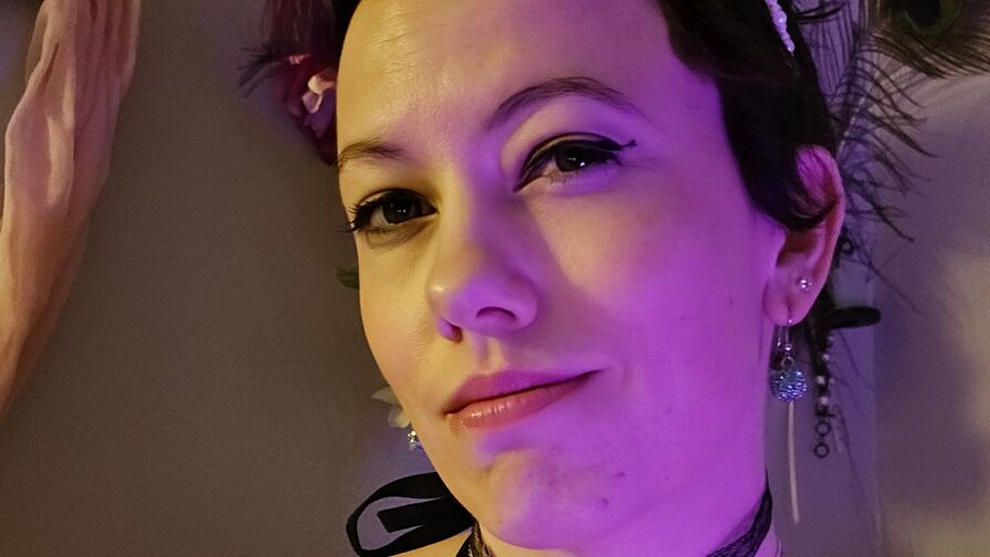 Watch FleurLis live on Sex Girls Blend