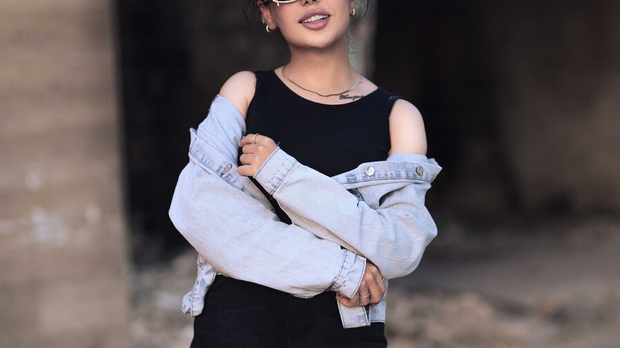 Watch NainaSingh live on Sex Girls Blend
