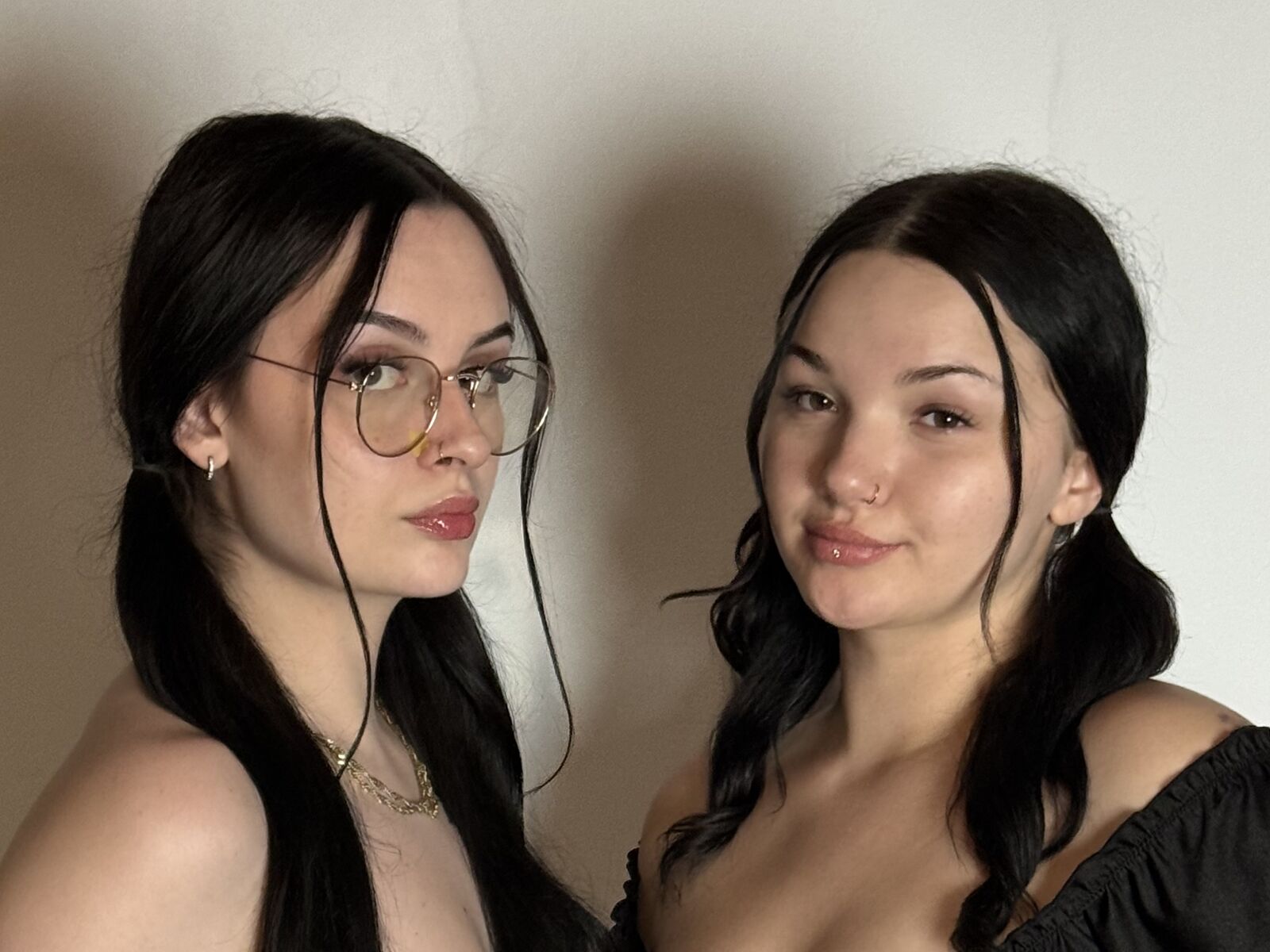 Live cam for IrisAndLily