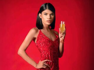 NathaliaGivenchy is a webcam model from Unknown Country age 24