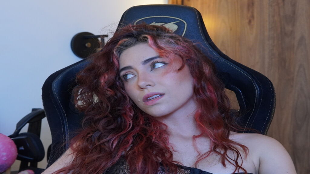 Live Chat with DaniLii on LiveJasmin