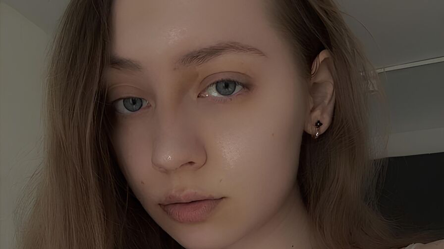 Watch EllieCornfield live on Sex Girls Blend