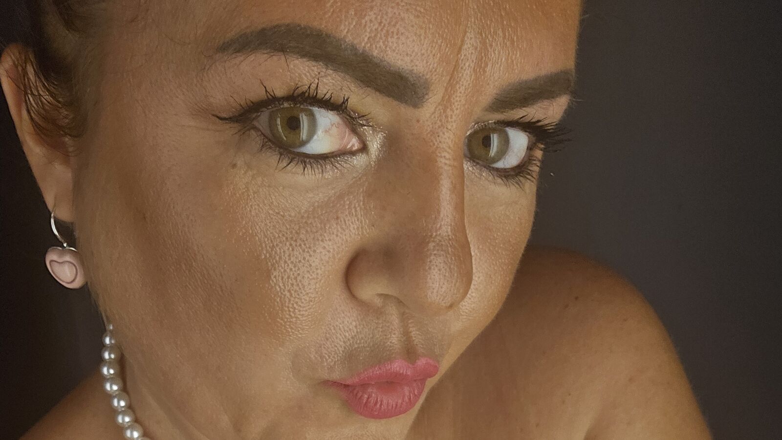 AngelaDaysy erotic portrait