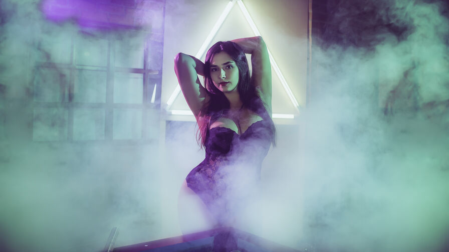 VIP Live Sex Chat with SuzyAmaya