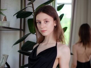 JuneMills Teen live cam shows