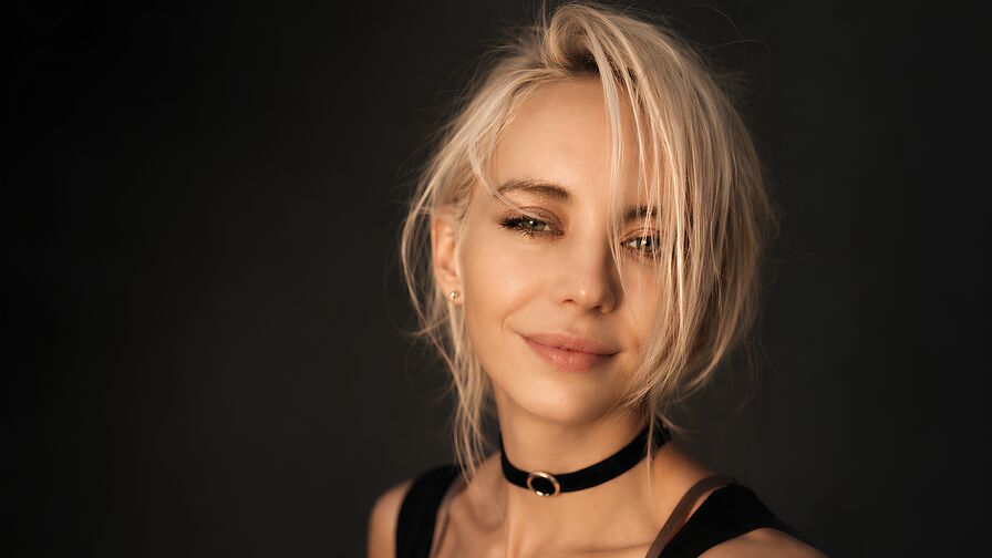Watch HelenaMold live on Fleur Mature