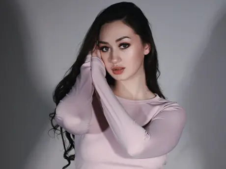 Chat with LeilaYildiz