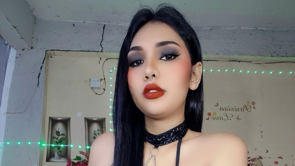 MaxieMcQueen live cam model at LiveJasmin