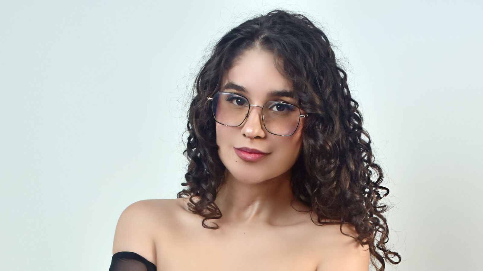AriaBloomm erotic portrait
