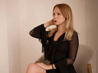 nude webcam chat room SophieBlosson