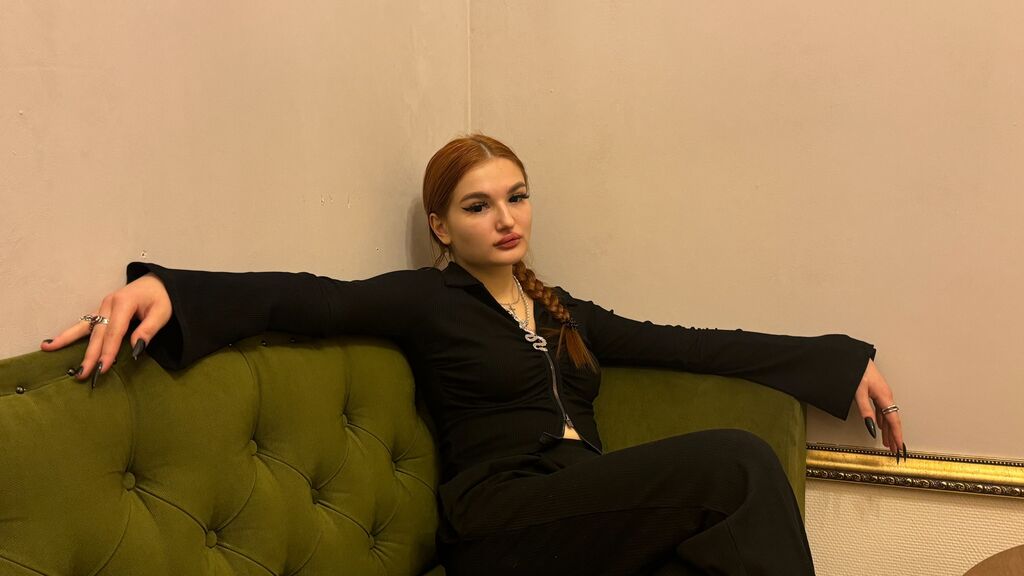 Discover and Live Sex Chat with AlodiaBardon on Live Jasmin