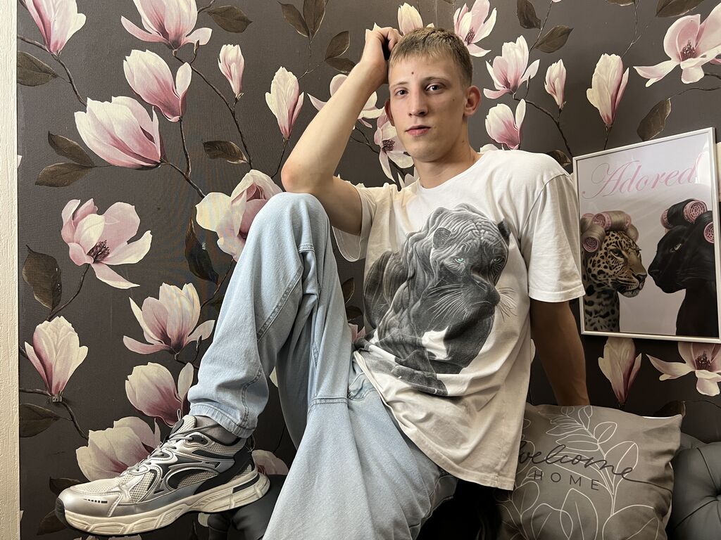 KevinRichy one on one male cam preview