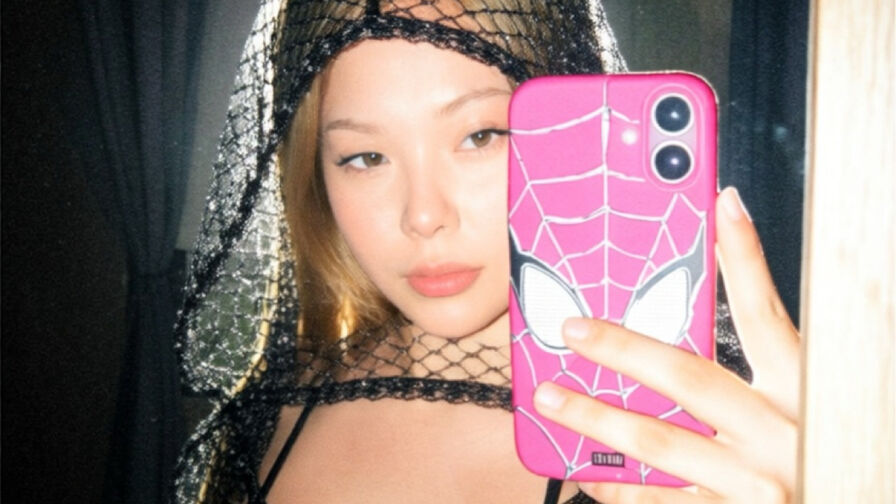 Watch HolyAngelica live on She CamShow