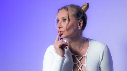 AmandaKoshka's chat room