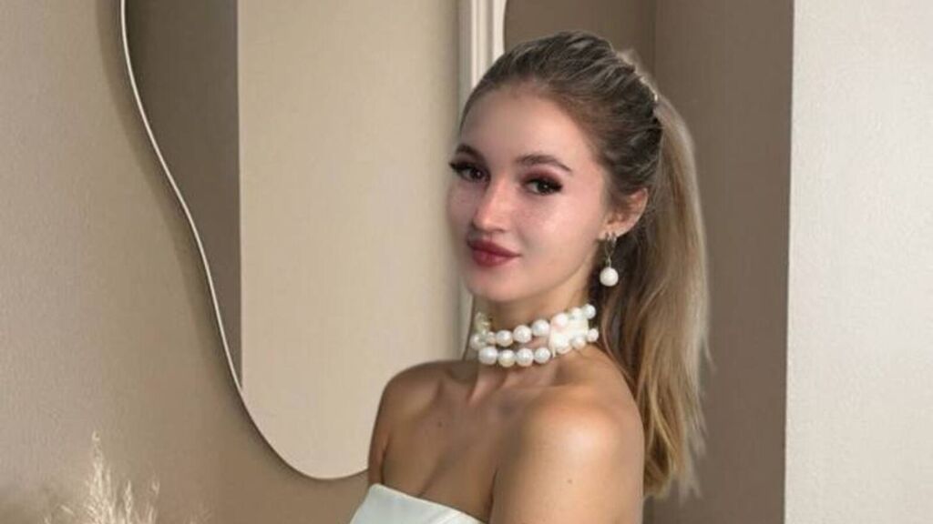 HenriettaEglin online on GirlsOfJasmin