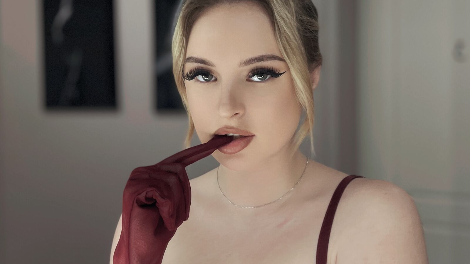 EllyLinn erotic portrait