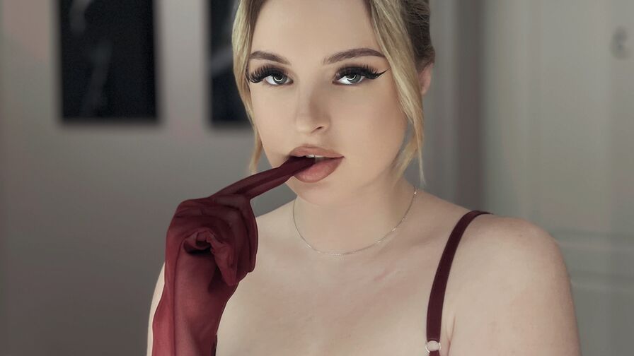 Watch EllyLinn live on shemalefreeporn.net