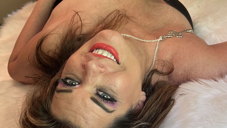 Watch TaylorCougar on CoolMagazineOnline.com