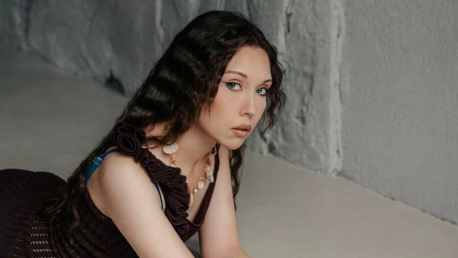 Watch IvaLouise on CoolMagazineOnline.com