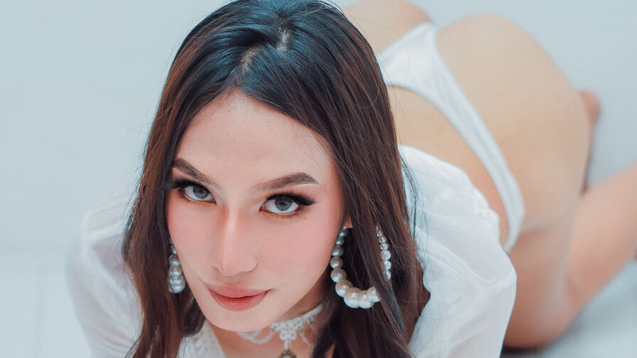 Watch LeillaSanchez live on shemalefreeporn.net