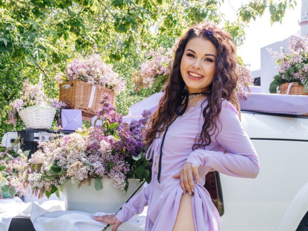 TinaParkiss age 40