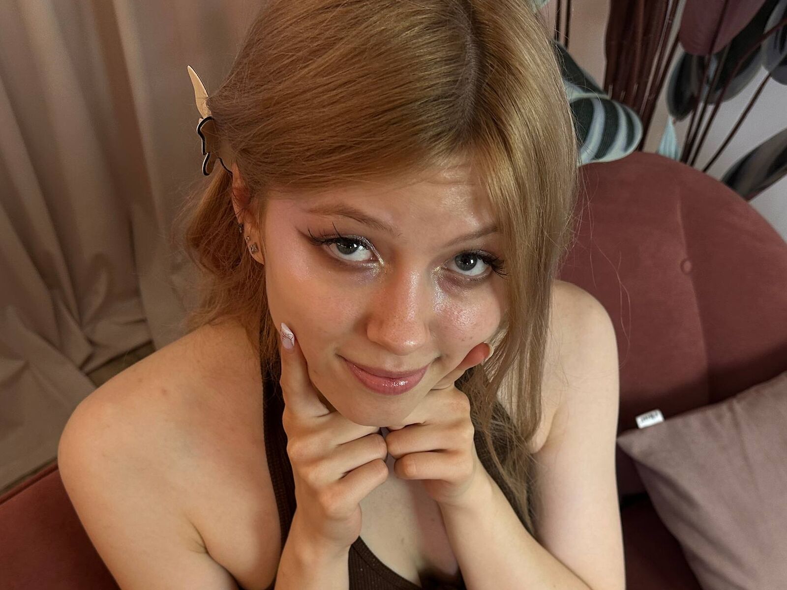 Live cam for LanayaVerne