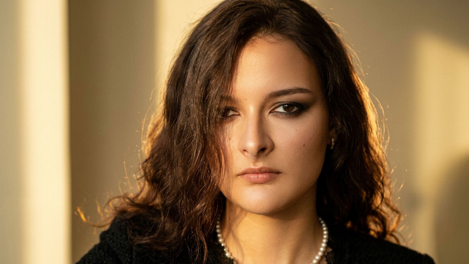 DoveHolie erotic portrait